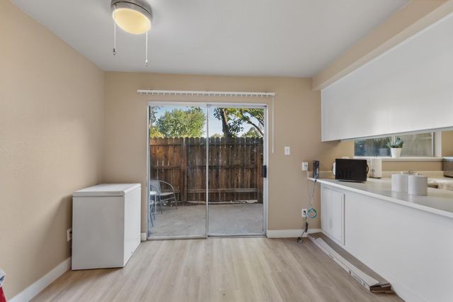 3614 Larchmont Square Ln, Sacramento, CA 95821