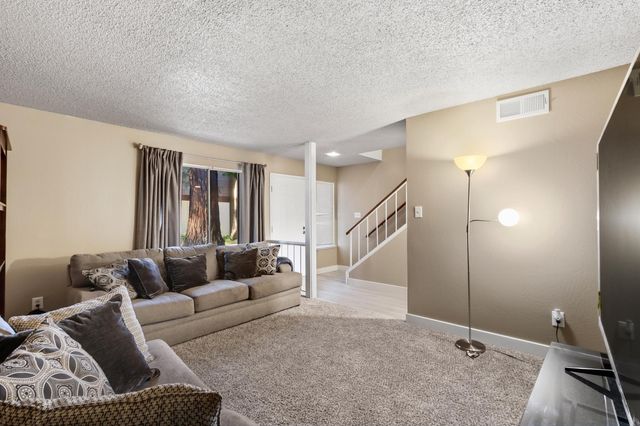 3614 Larchmont Square Ln, Sacramento, CA 95821