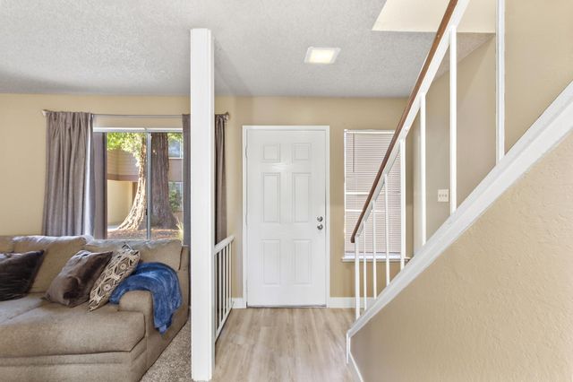 3614 Larchmont Square Ln, Sacramento, CA 95821