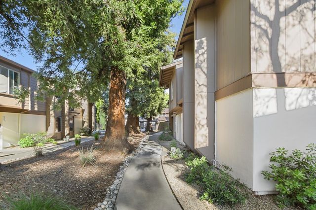 3614 Larchmont Square Ln, Sacramento, CA 95821