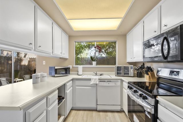 3614 Larchmont Square Ln, Sacramento, CA 95821