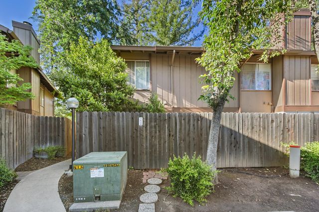 3614 Larchmont Square Ln, Sacramento, CA 95821