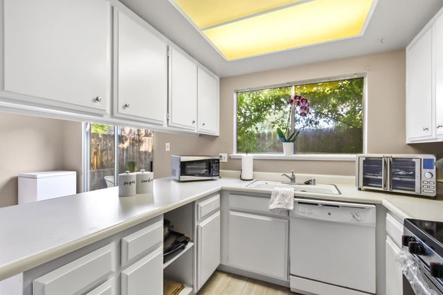 3614 Larchmont Square Ln, Sacramento, CA 95821