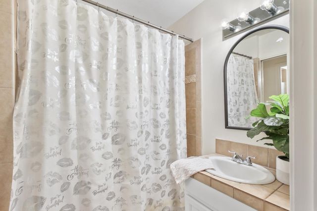 3614 Larchmont Square Ln, Sacramento, CA 95821