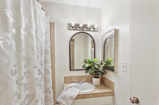 3614 Larchmont Square Ln, Sacramento, CA 95821