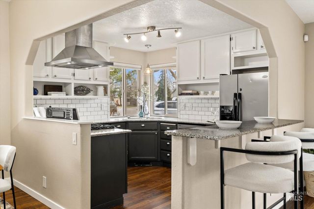 77 S Silverwood Way, Eagle, ID 83616