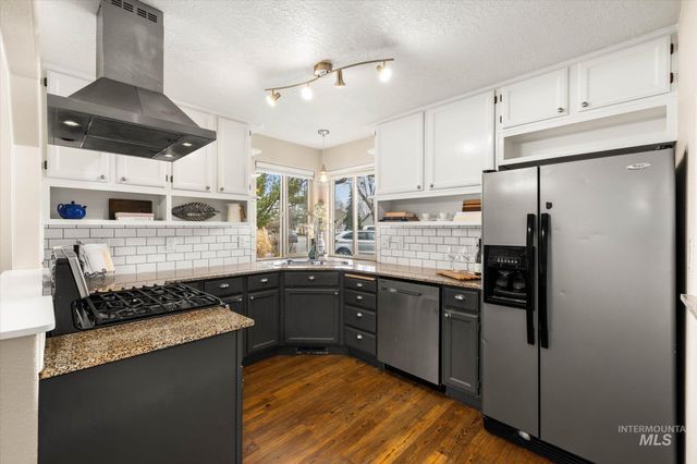 77 S Silverwood Way, Eagle, ID 83616