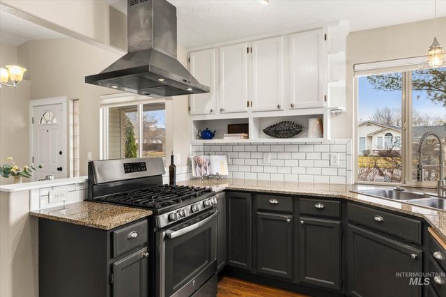 77 S Silverwood Way, Eagle, ID 83616