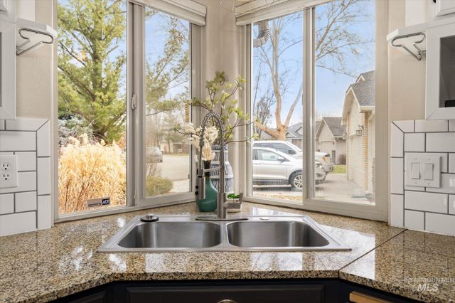 77 S Silverwood Way, Eagle, ID 83616