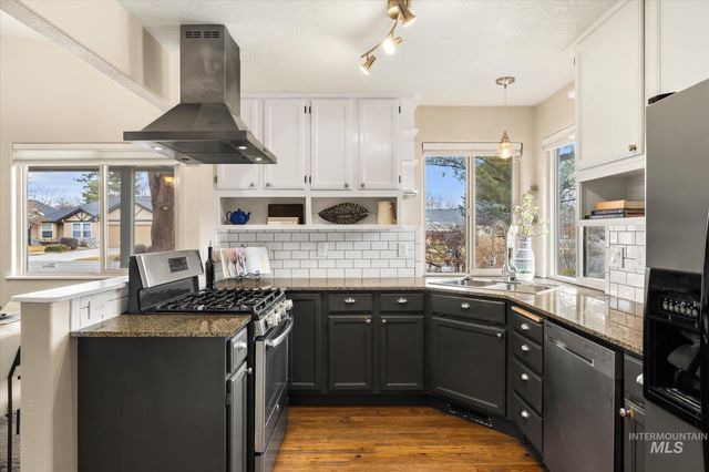 77 S Silverwood Way, Eagle, ID 83616