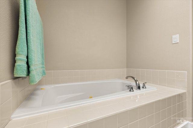 77 S Silverwood Way, Eagle, ID 83616