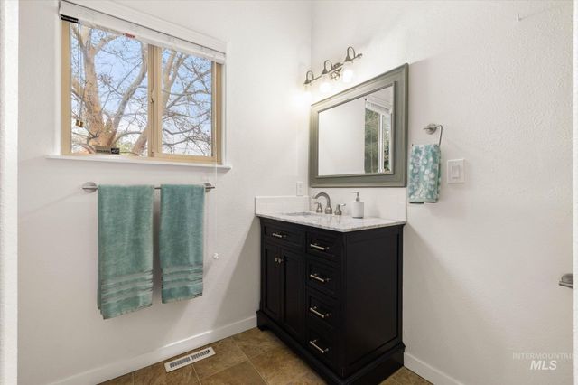 77 S Silverwood Way, Eagle, ID 83616