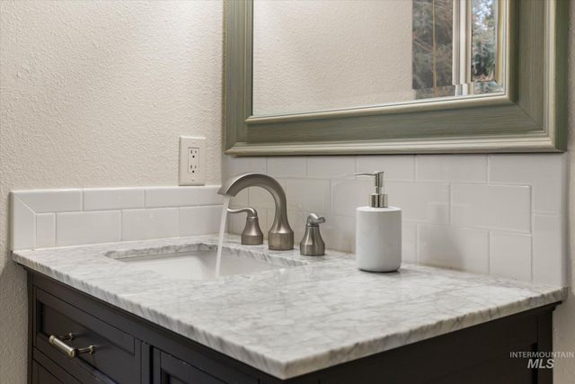 77 S Silverwood Way, Eagle, ID 83616