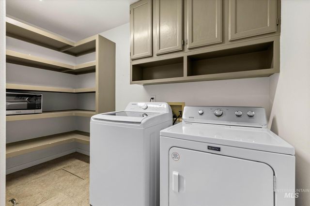 77 S Silverwood Way, Eagle, ID 83616