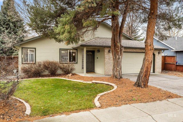 77 S Silverwood Way, Eagle, ID 83616