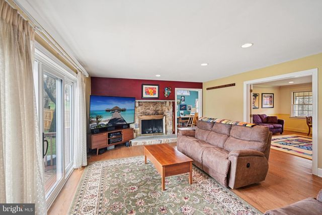 1324 SHADOW CREEK LN, Warrington, PA 18976