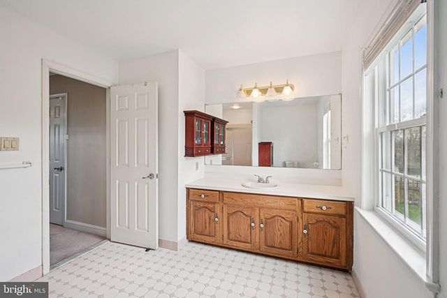 1324 SHADOW CREEK LN, Warrington, PA 18976