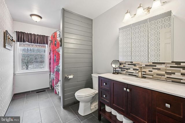 1324 SHADOW CREEK LN, Warrington, PA 18976