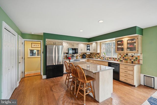 1324 SHADOW CREEK LN, Warrington, PA 18976