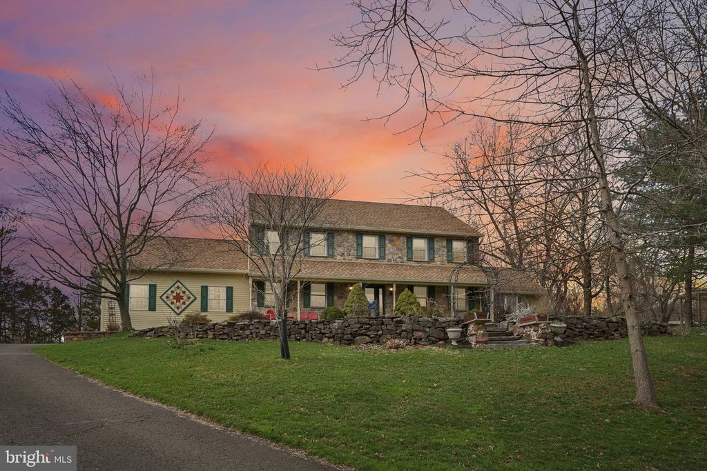 1324 SHADOW CREEK LN, Warrington, PA 18976