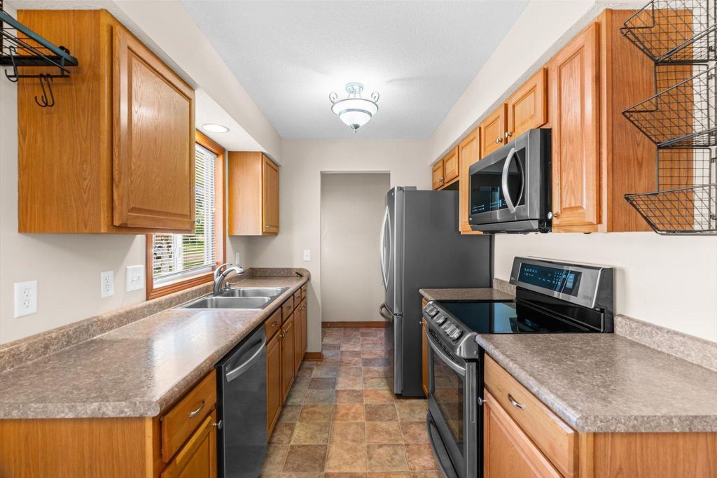1086 Lowell Drive, Apple Valley, MN 55124 — photo 5