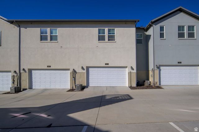 11463 S STREAM PARK DR, South Jordan, UT 84009