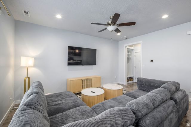 11463 S STREAM PARK DR, South Jordan, UT 84009