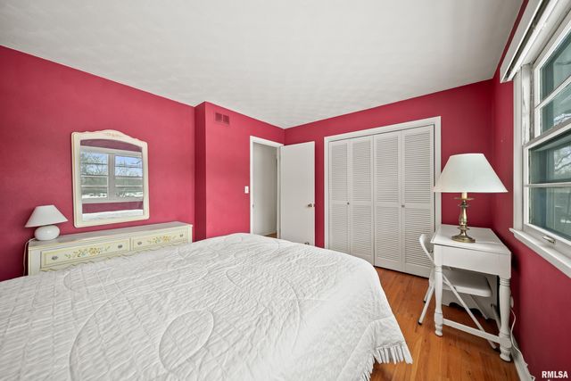 2408 AVALON Drive, Bettendorf, IA 52722