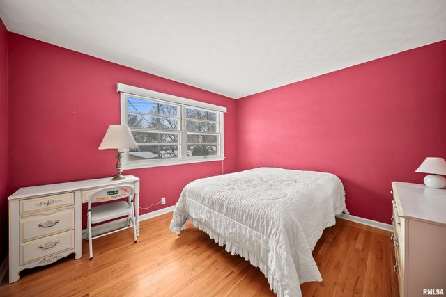 2408 AVALON Drive, Bettendorf, IA 52722