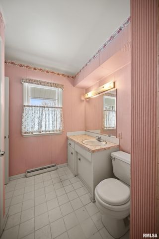 2408 AVALON Drive, Bettendorf, IA 52722