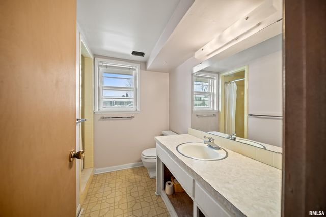 2408 AVALON Drive, Bettendorf, IA 52722