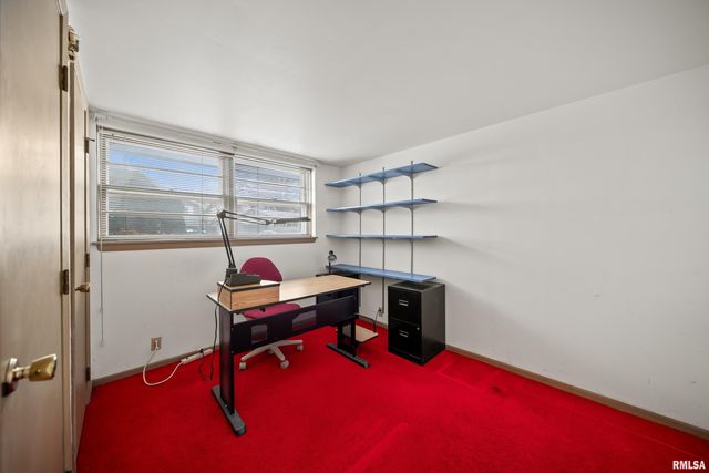 2408 AVALON Drive, Bettendorf, IA 52722