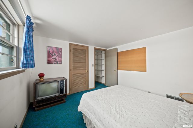 2408 AVALON Drive, Bettendorf, IA 52722