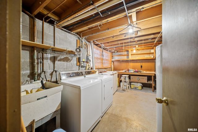 2408 AVALON Drive, Bettendorf, IA 52722