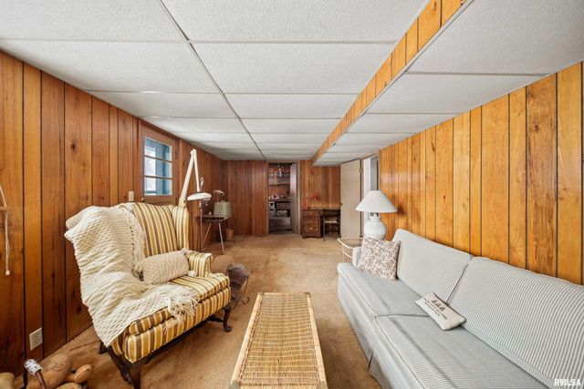 2408 AVALON Drive, Bettendorf, IA 52722