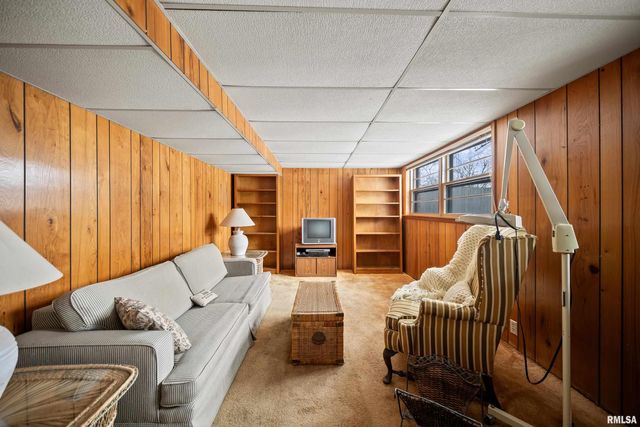 2408 AVALON Drive, Bettendorf, IA 52722