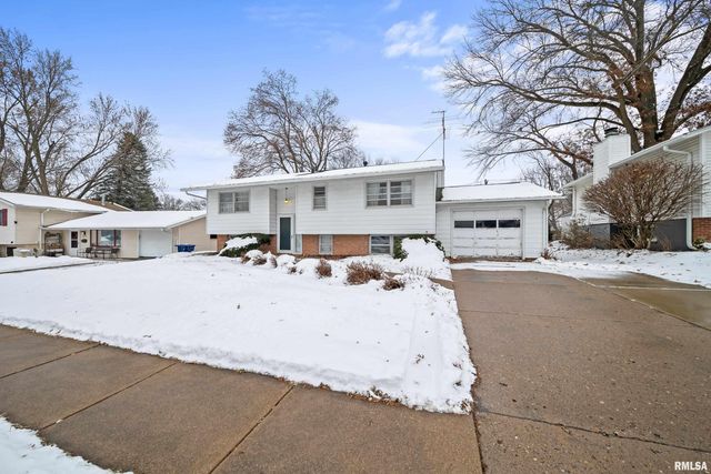 2408 AVALON Drive, Bettendorf, IA 52722