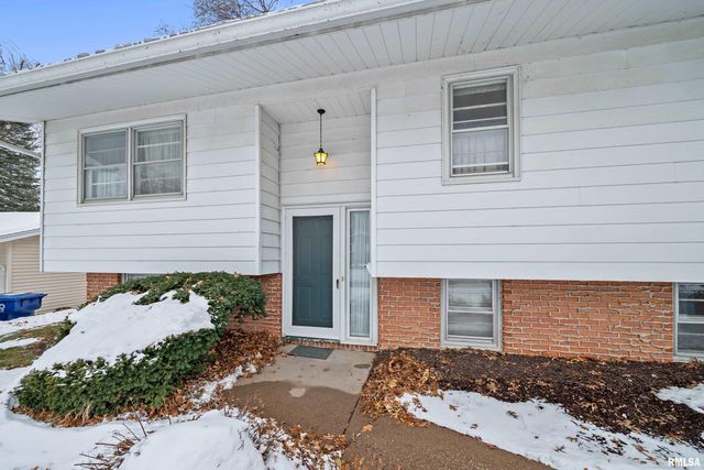 2408 AVALON Drive, Bettendorf, IA 52722