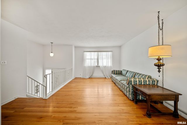 2408 AVALON Drive, Bettendorf, IA 52722