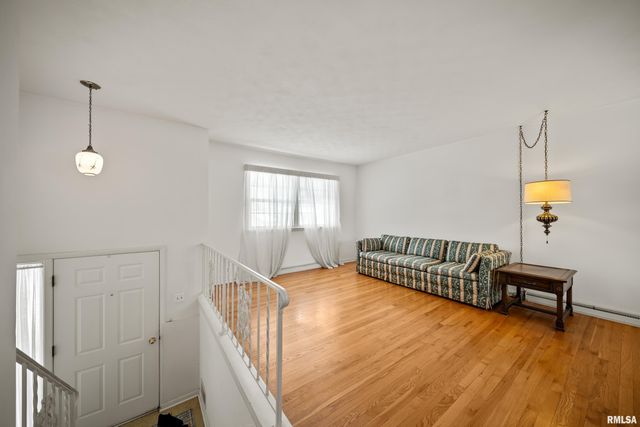 2408 AVALON Drive, Bettendorf, IA 52722