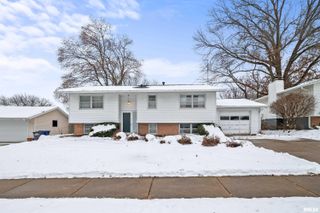 2408 AVALON Drive, Bettendorf, IA 52722