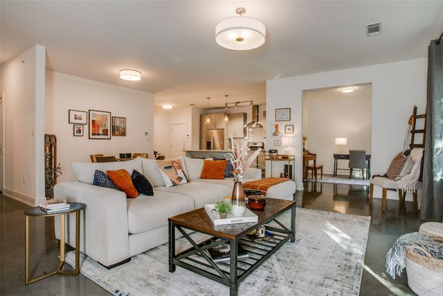 5718 McCommas Boulevard 104, Dallas, TX 75206