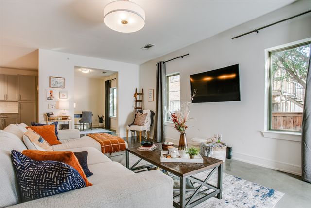 5718 McCommas Boulevard 104, Dallas, TX 75206