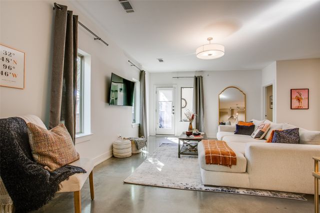 5718 McCommas Boulevard 104, Dallas, TX 75206