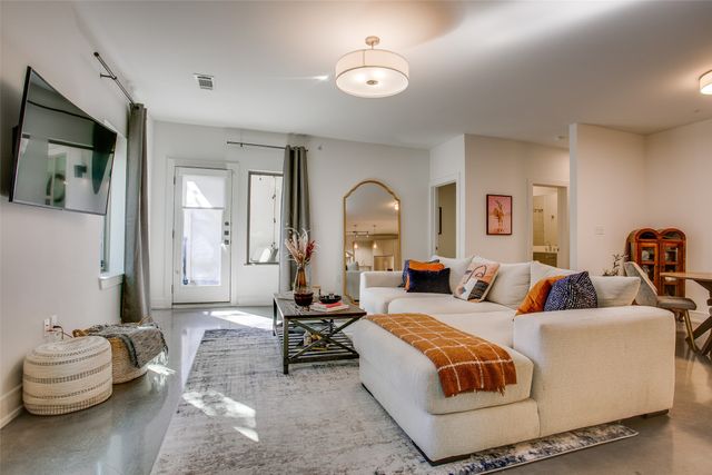 5718 McCommas Boulevard 104, Dallas, TX 75206