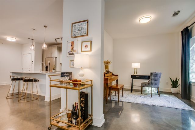 5718 McCommas Boulevard 104, Dallas, TX 75206