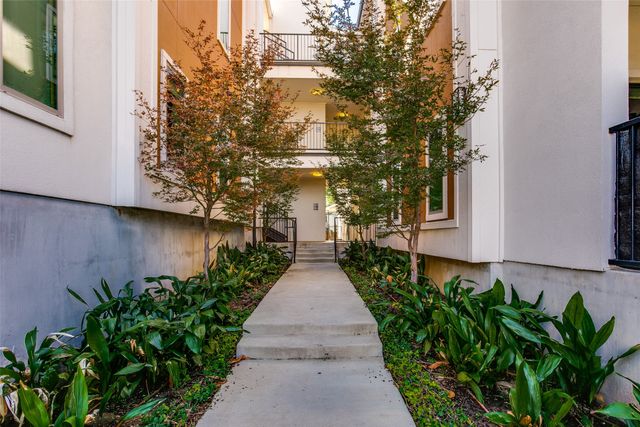 5718 McCommas Boulevard 104, Dallas, TX 75206