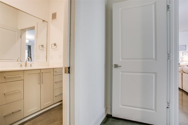 5718 McCommas Boulevard 104, Dallas, TX 75206