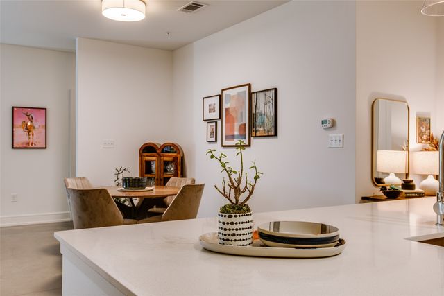 5718 McCommas Boulevard 104, Dallas, TX 75206