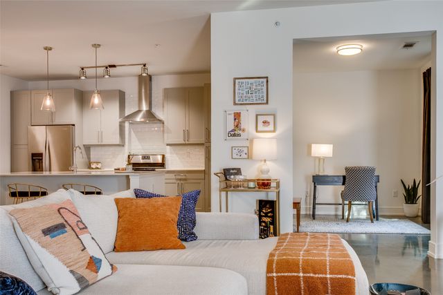 5718 McCommas Boulevard 104, Dallas, TX 75206